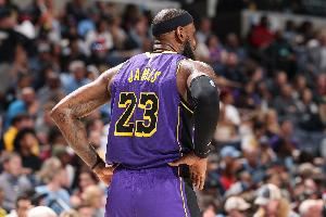  詹姆斯复出后场均打35分钟！湖记：我觉得有点多 32-33分钟最理想