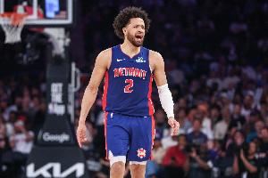  防不了！康宁汉姆单打撤步晃开防守命中跳投