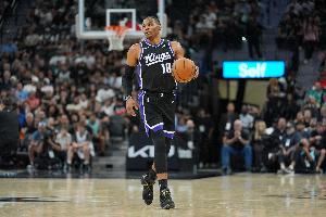  表现积极！威少半场5中2拿到5分5板3助2断